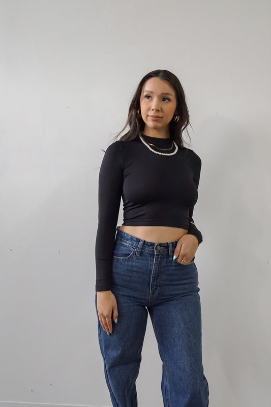 Polished Crop Turtleneck (black)